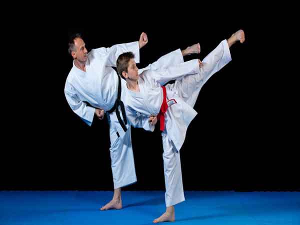 Vậy nên học karate hay taekwondo?