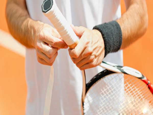 Vì sao cần phải thực hiện cách quấn cán vợt tennis